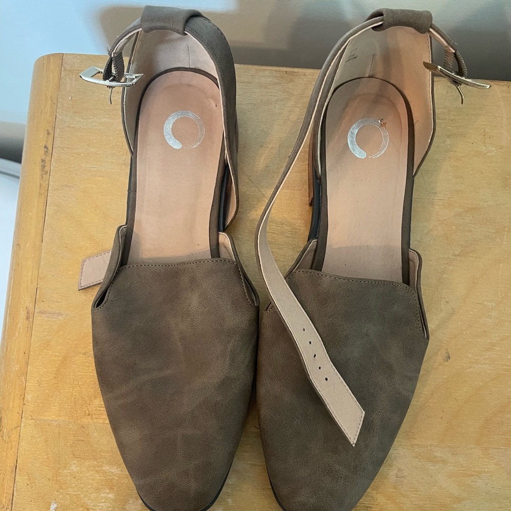 Closed toe sandals